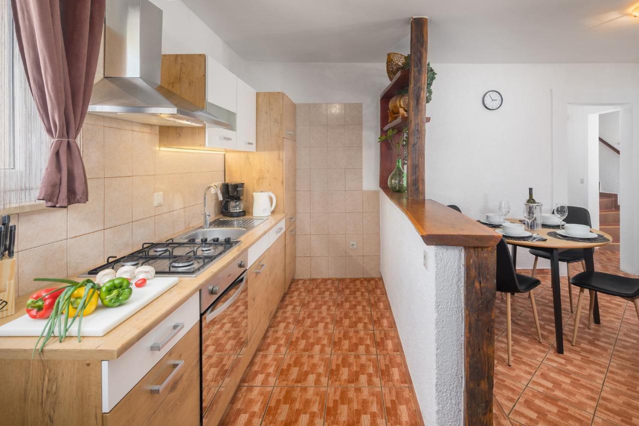 Vila Casa Viktoria With Private Garden And Bbq Kosinozici Exteriér fotografie