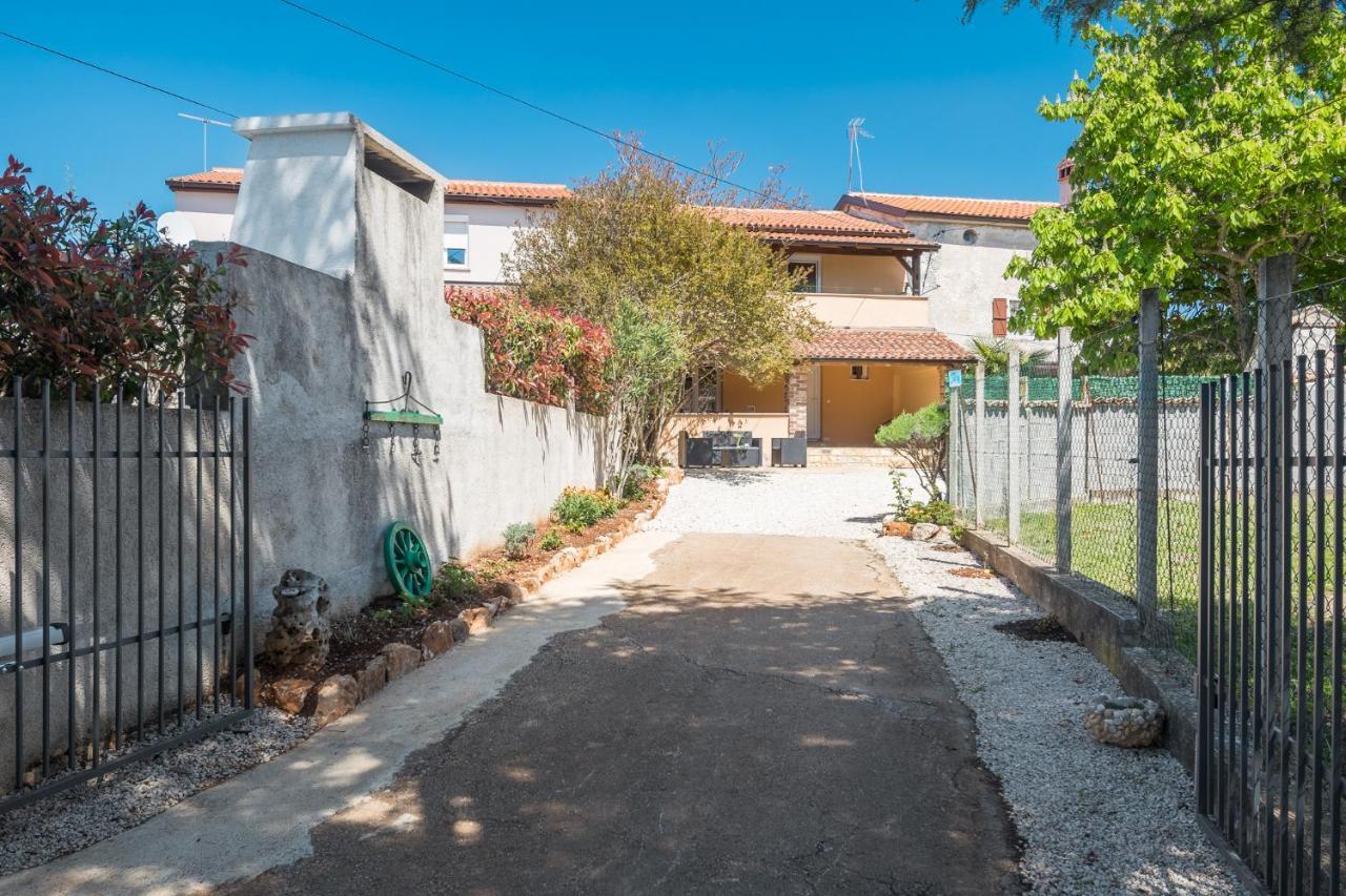 Vila Casa Viktoria With Private Garden And Bbq Kosinozici Exteriér fotografie